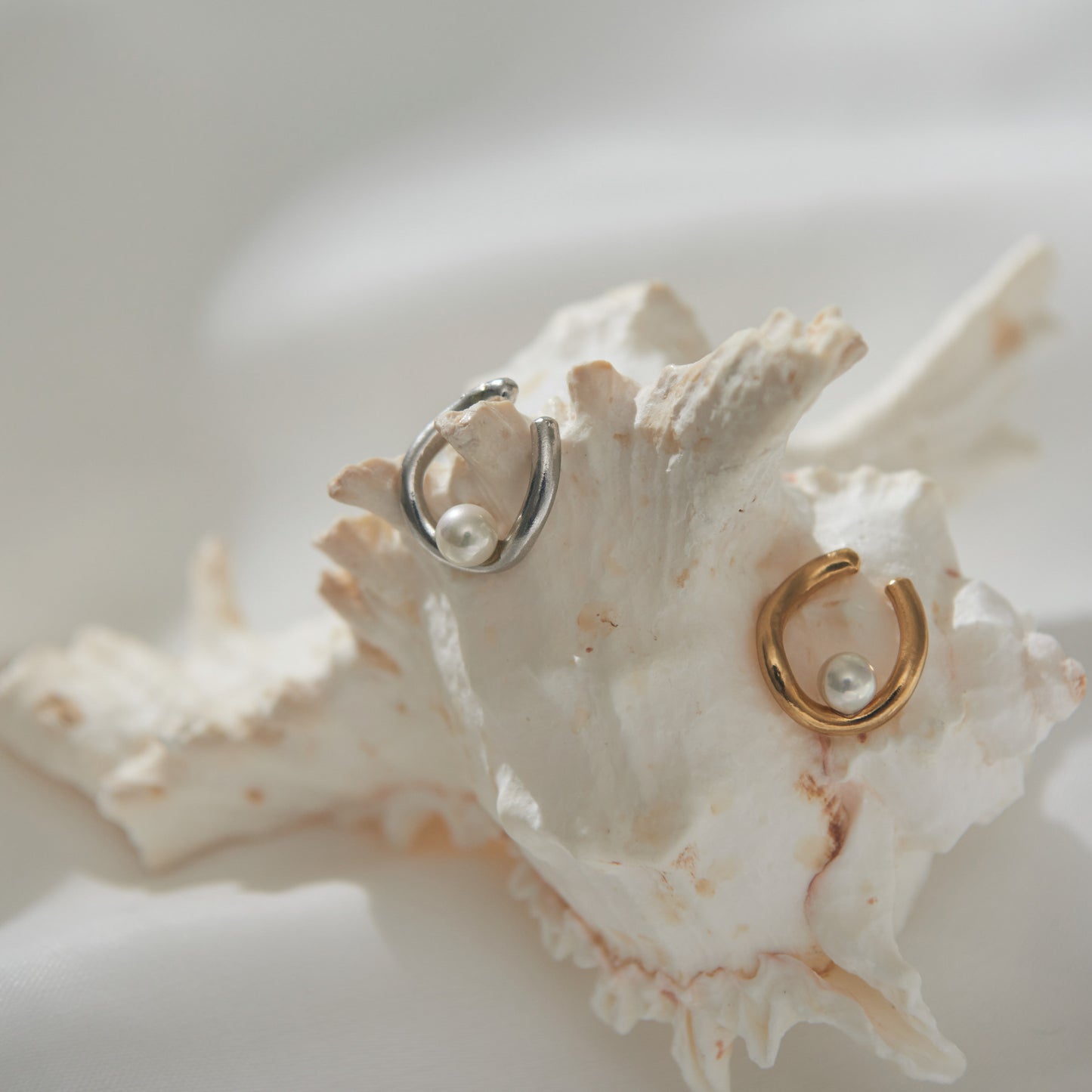 Wave Pearl Earcuff